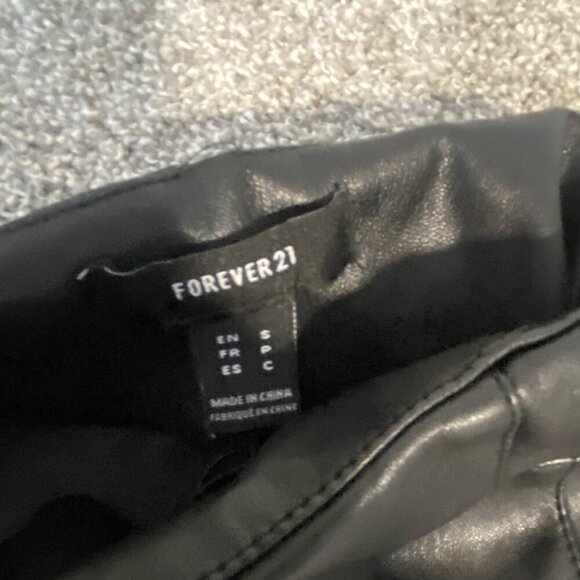 Forever 21 Black Full Length Vegan Faux Leather Pants Women's Size Small - Picture 3 of 6